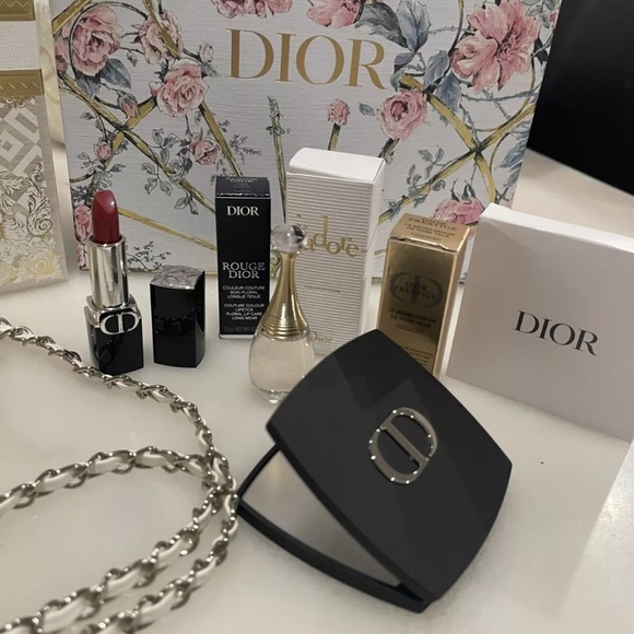 Dior gold Cosmetic Bag and Dior samples  Gift Set - Picture 2 of 2